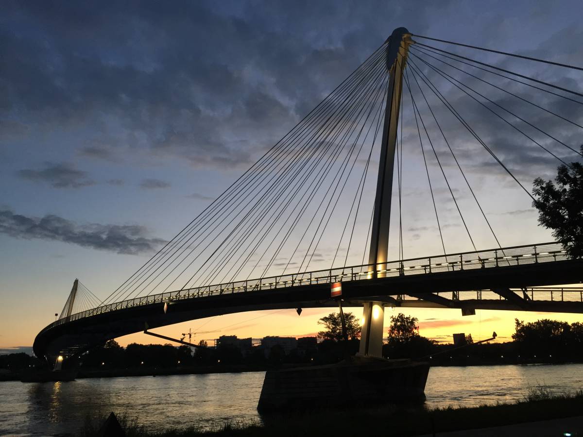 Abenddämmerung Europabrücke Kehl 