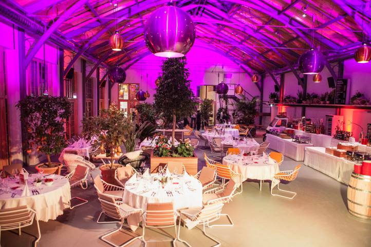 Event in Orangerie mit Buffet und Beleuchtung